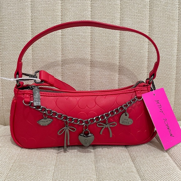 NEW Betsey Johnson Red‎ XOASHTAN Bow Charm Shoulder Crossbody Bag Heart Embossed - Picture 1 of 7